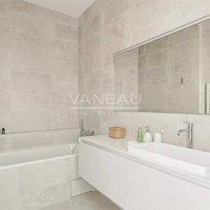 Paris XVIe - Jasmin - Appartement de réception en étage élevé av