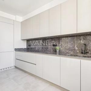 Paris XVIe - Jasmin - Appartement de réception en étage élevé av