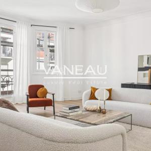 Paris XVIe - Jasmin - Appartement de réception en étage élevé.