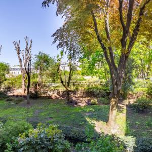Paris VIIe - VANEAU - Appartement meublée sur jardin