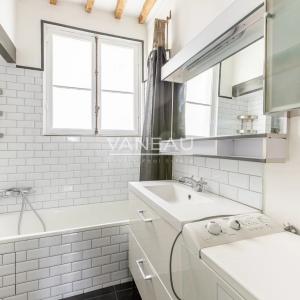 Paris XVIIIe - Abbesses - Superbe deux pièces en étage élevé ave