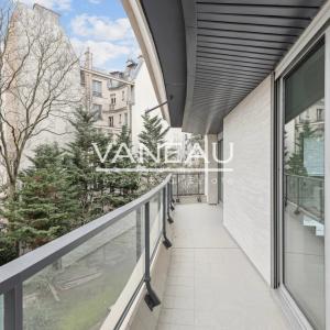Neuilly - Mairie - Calme sur jardin
