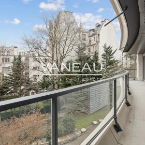Neuilly - Mairie - Calme sur jardin