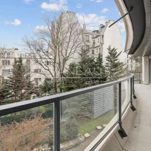 Neuilly - Mairie - Calme sur jardin