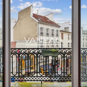 PARIS XVe Commerce - Appartement d'exception quatre pièces avec 