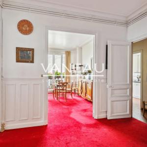 PARIS XVe Commerce - Appartement d'exception quatre pièces avec 