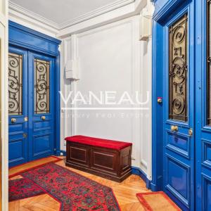 PARIS XVe Commerce - Appartement d'exception quatre pièces avec 