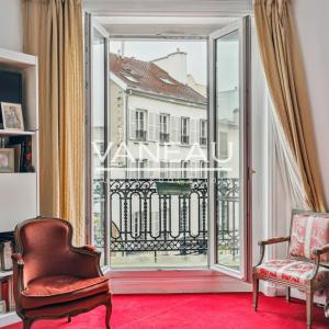 PARIS XVe Commerce - Appartement d'exception quatre pièces avec 