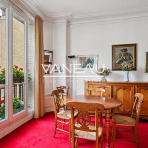 PARIS XVe Commerce - Appartement d'exception quatre pièces avec 