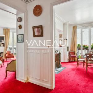 PARIS XVe Commerce - Appartement d'exception quatre pièces avec 