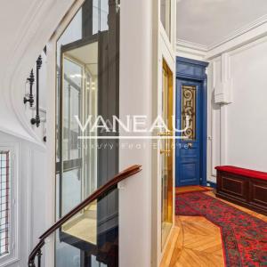 PARIS XVe Commerce - Appartement d'exception quatre pièces avec 