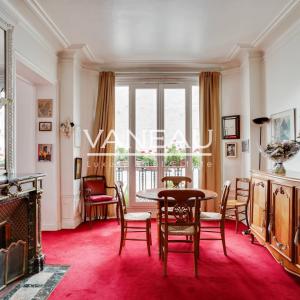 PARIS XVe Commerce - Appartement d'exception quatre pièces avec 