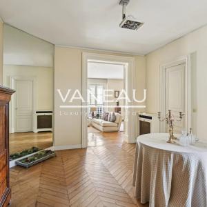 Paris VIIe - Sainte Clotilde - Pied à terre