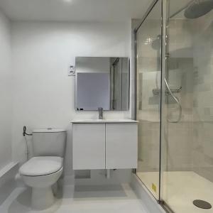 Charmant Studio de 31m2 avec grand  Balcon proche Métro Simplon