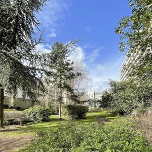 Charmant Studio de 31m2 avec grand  Balcon proche Métro Simplon