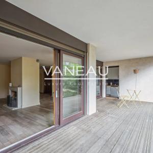 Au calme et sans vis à vis. Terrasse et jardin