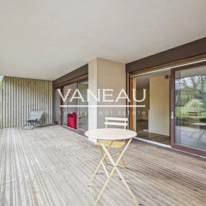 Au calme et sans vis à vis. Terrasse et jardin