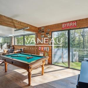 Maison d'architecte sur terrain arboré