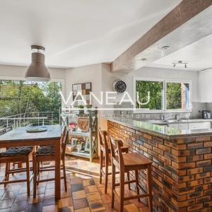Maison d'architecte sur terrain arboré