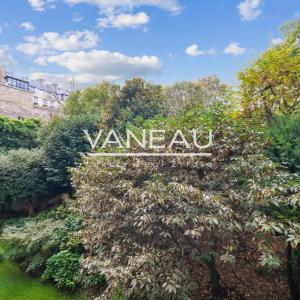 Rue Barbet de Jouy / Vue sur Jardin