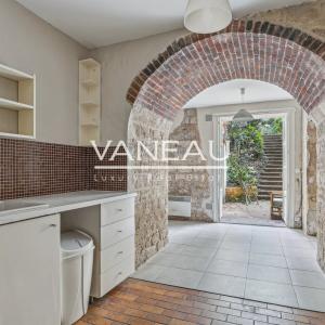 Paris VIIIe - Appartement de quatre pièces avec cour anglaise et