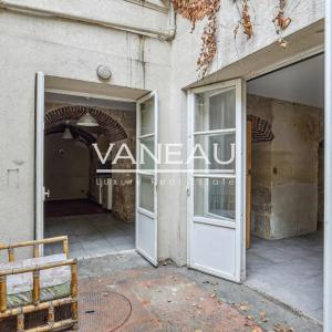 Paris VIIIe - Appartement de quatre pièces avec cour anglaise et