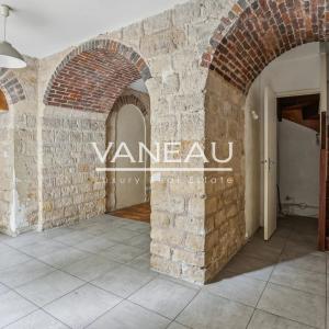 Paris VIIIe - Appartement de quatre pièces avec cour anglaise et