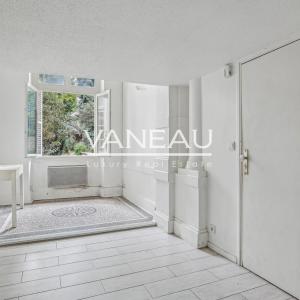 Paris VIIIe - Appartement de quatre pièces avec cour anglaise et