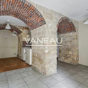Paris VIIIe - Appartement de quatre pièces avec cour anglaise et