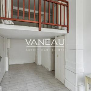 Paris VIIIe - Appartement de quatre pièces avec cour anglaise et