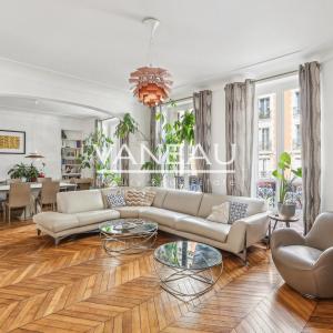 Paris Xème - Bel appartement familial de quatre pièces en parfai