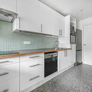 PARIS XVIe - Appartement familial avec balcon