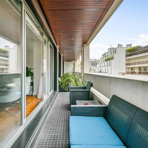 PARIS XVIe - Appartement familial avec balcon