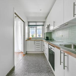 PARIS XVIe - Appartement familial avec balcon