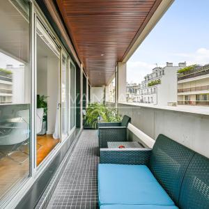 PARIS XVIe - Appartement familial avec balcon