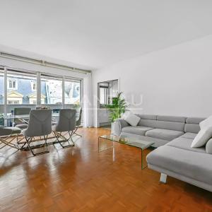 PARIS XVIe - Appartement familial avec balcon
