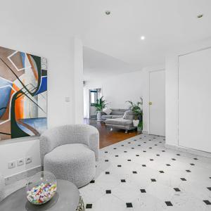 PARIS XVIe - Appartement familial avec balcon