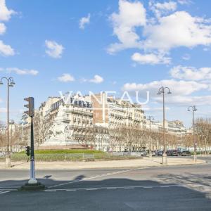 Exclusivité – Paris XVème nord – Deux pièces à rénover – Lumineu