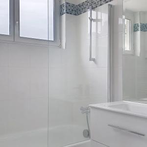 Paris VIII - Bel appartement en triplex familial avec terrasse -