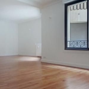 Paris VIII - Appartement en 1er étage avec deux chambres - rue C