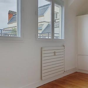 Paris VIII - Bel appartement en duplex avec balcon - rue Clément