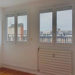 Paris VIII - Bel appartement en duplex avec balcon - rue Clément