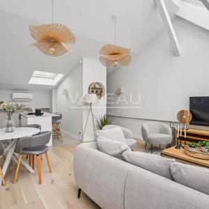 TROCADERO / Duplex entièrement rénové au calme d'une impasse