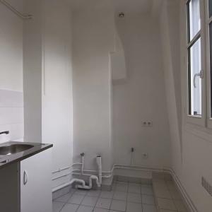 Paris XVII - trois pièces - une chambre - en étage élevé - Tocqu