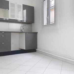 Paris XVII - deux pièces - une chambre - en étage élevé sans asc