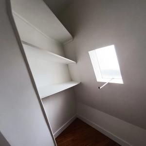 Paris XVII - deux pièces - une chambre - en étage élevé sans asc