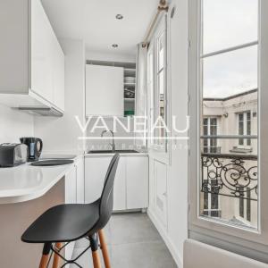 Dernier étage deux pièces vue toits 29.06 M²