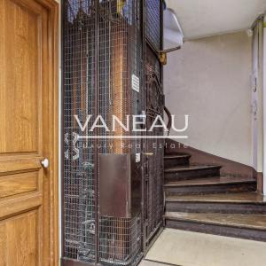 Bel ancien, en étage avec ascenseur