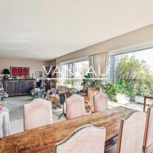 Paris XIVe – dernier étage avec terrasse panoramique