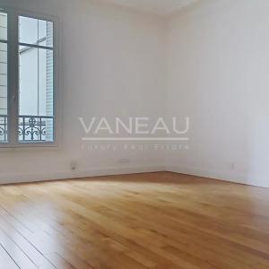 Paris XVII - deux pièces - une chambre - 1er étage sans ascenseu